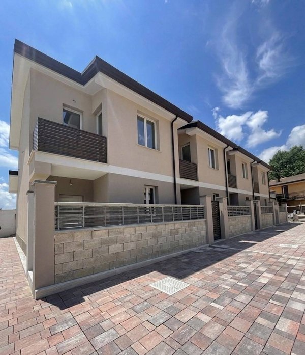 casa indipendente in vendita a Frosinone