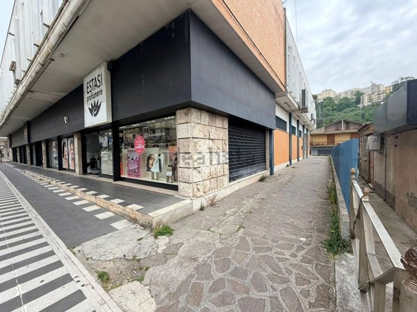 locale commerciale in vendita a Frosinone