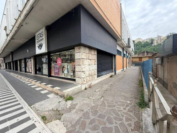 negozio in vendita a Frosinone