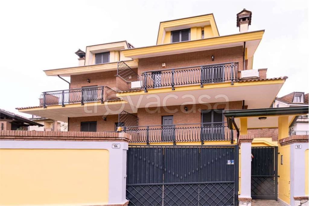 casa indipendente in vendita a Frosinone