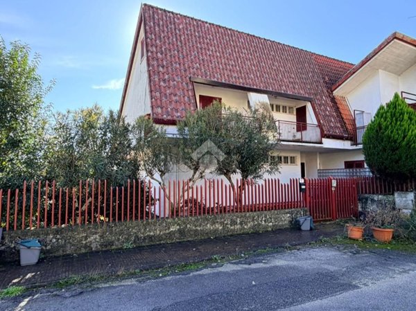 casa indipendente in vendita a Frosinone