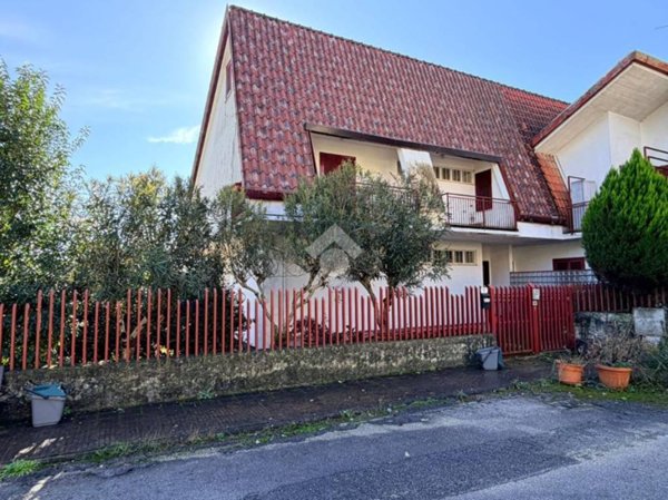 casa indipendente in vendita a Frosinone