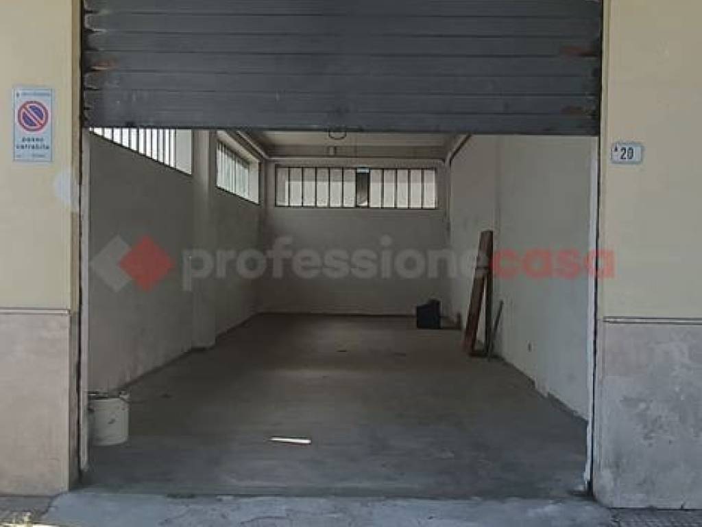locale commerciale in vendita a Frosinone