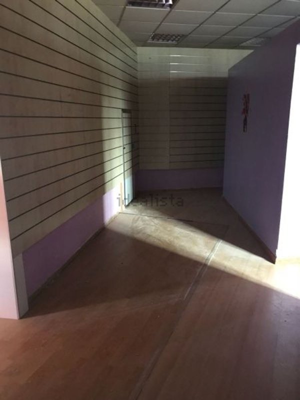 locale commerciale in vendita a Frosinone in zona Le Rase