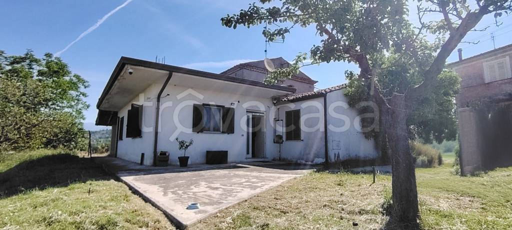 casa indipendente in vendita a Frosinone
