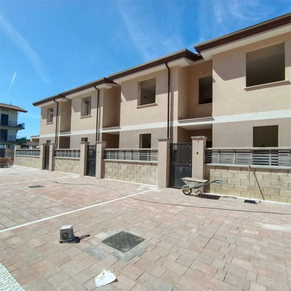 casa indipendente in vendita a Frosinone