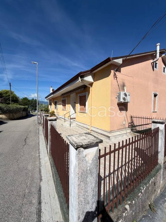 casa indipendente in vendita a Frosinone