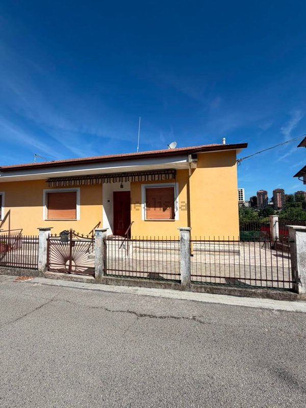 casa indipendente in vendita a Frosinone
