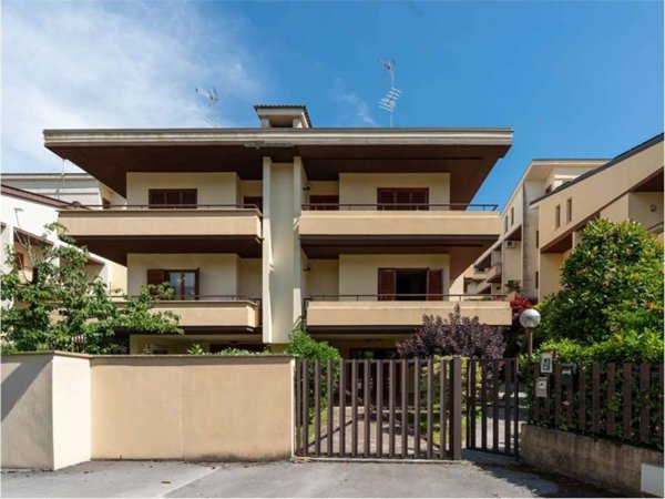 casa indipendente in vendita a Frosinone
