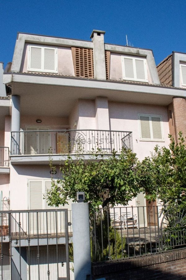 casa indipendente in vendita a Frosinone