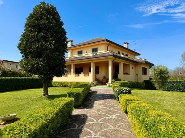 casa indipendente in vendita a Frosinone
