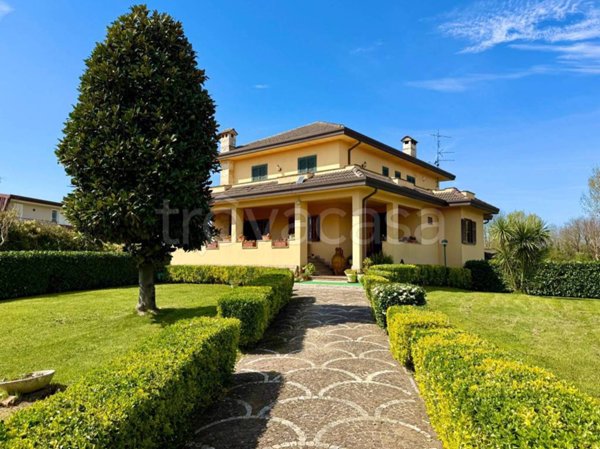 casa indipendente in vendita a Frosinone