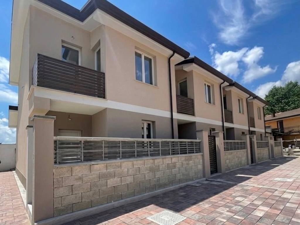 casa indipendente in vendita a Frosinone