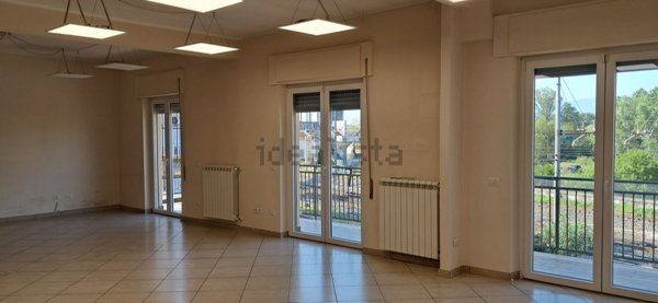 ufficio in vendita a Frosinone in zona Le Rase