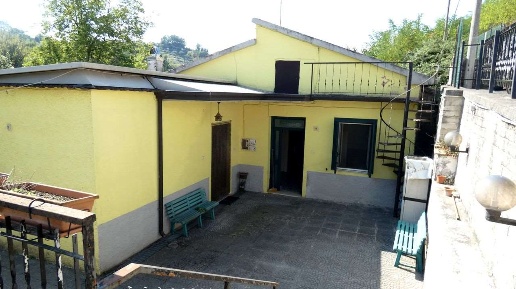 casa indipendente in vendita a Frosinone in zona Colle Martuccio