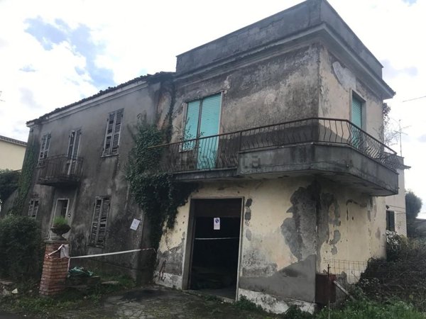 casa indipendente in vendita a Frosinone