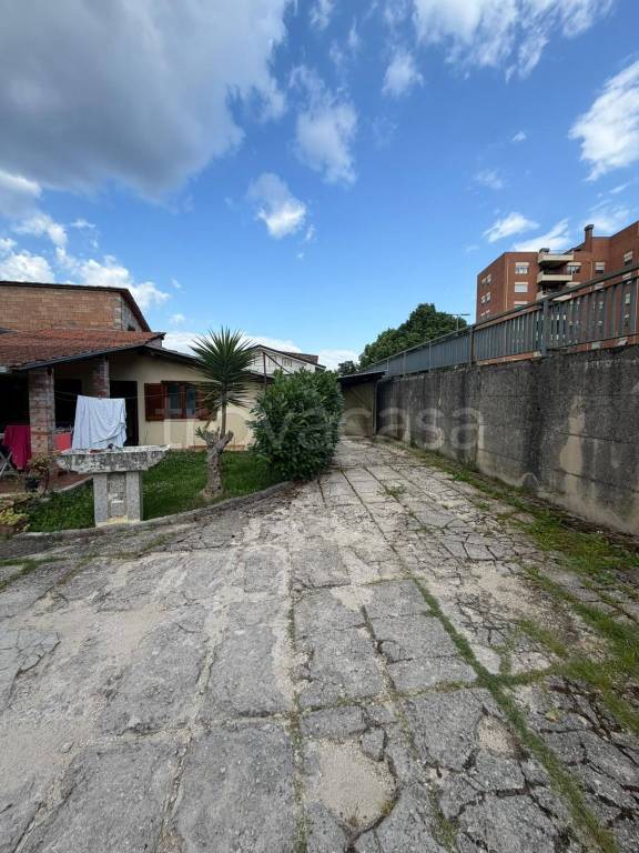 casa indipendente in vendita a Frosinone