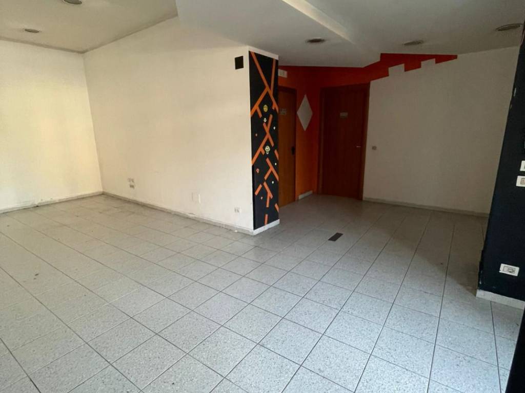 negozio in vendita a Frosinone