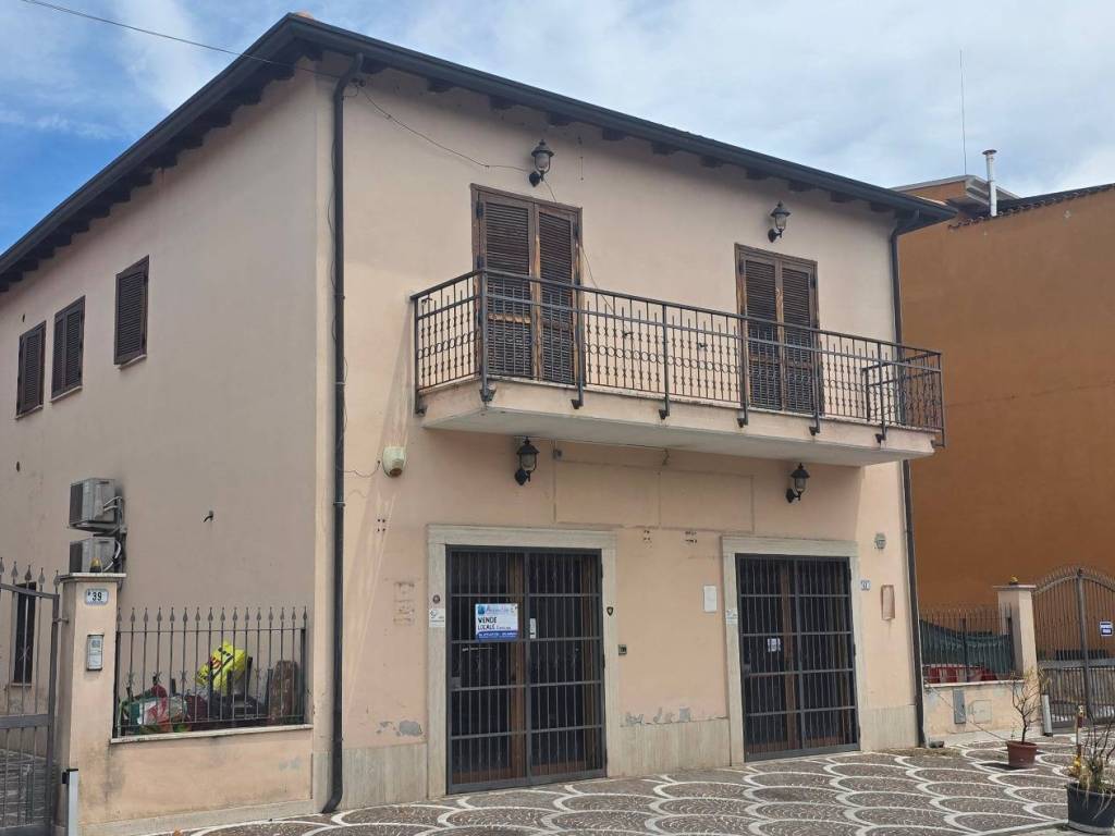 negozio in vendita a Frosinone