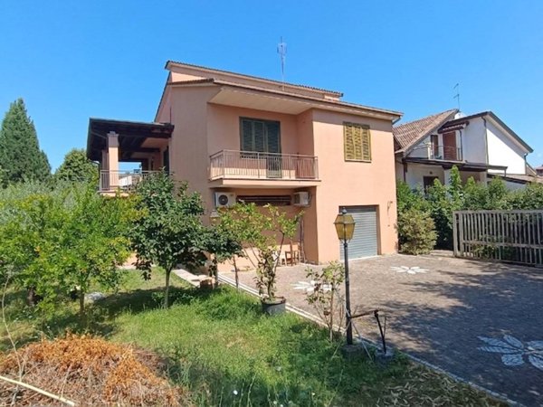 casa indipendente in vendita a Frosinone