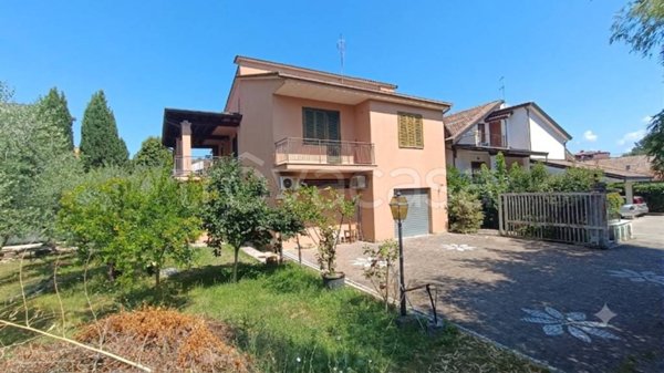 casa indipendente in vendita a Frosinone