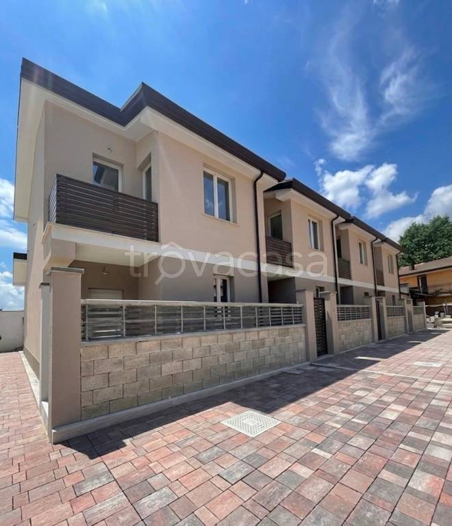 casa indipendente in vendita a Frosinone
