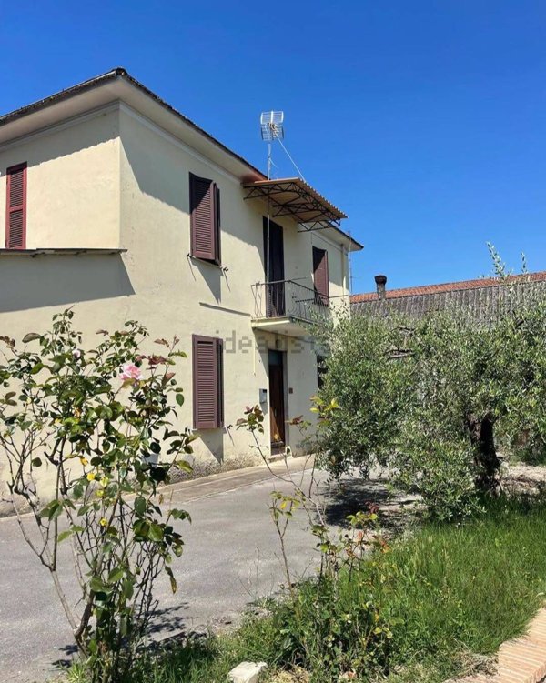casa indipendente in vendita a Frosinone