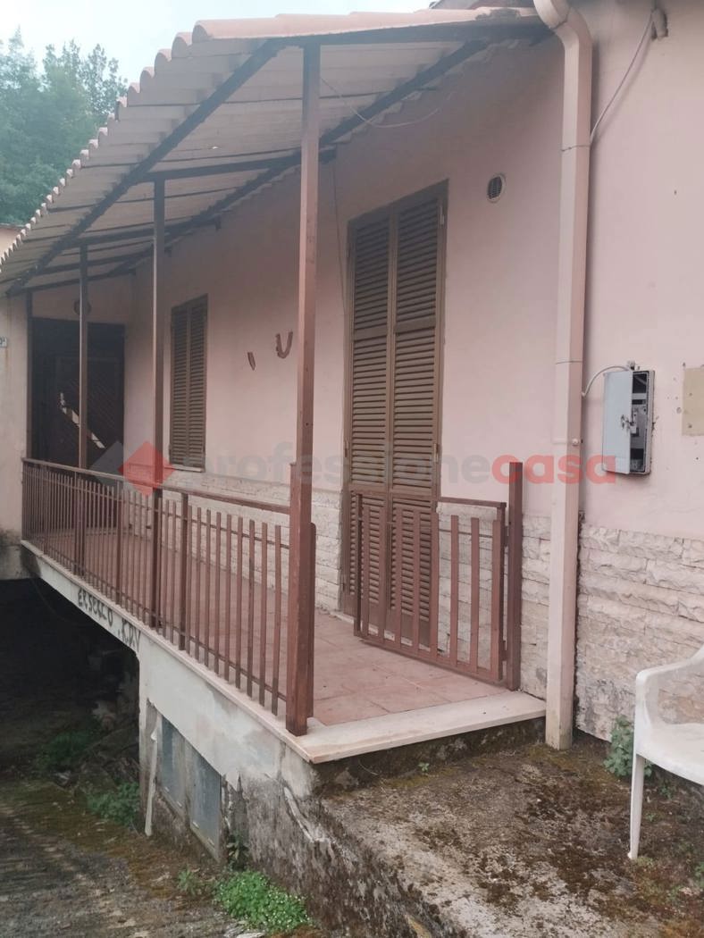 casa indipendente in vendita a Frosinone