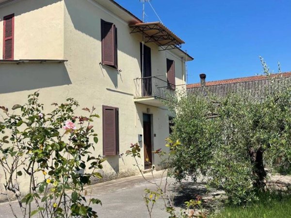 casa indipendente in vendita a Frosinone in zona Le Rase
