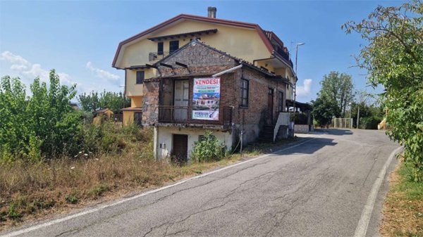 casa indipendente in vendita a Frosinone