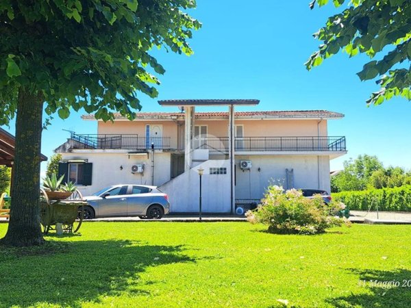 casa indipendente in vendita a Frosinone