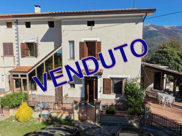 casa indipendente in vendita a Gallinaro