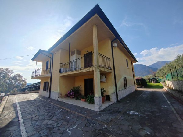 casa indipendente in vendita a Giuliano di Roma