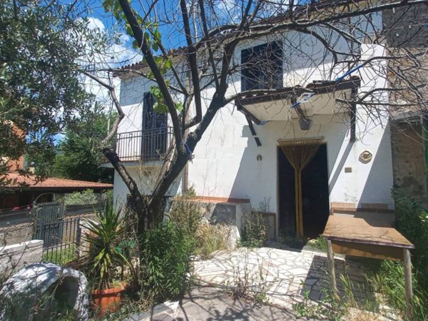 casa indipendente in vendita a Giuliano di Roma