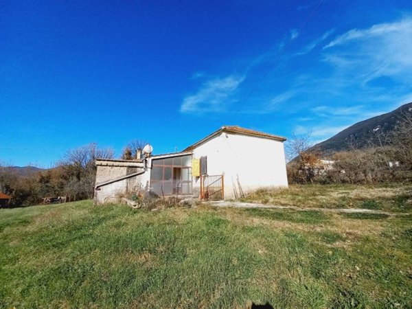 casa indipendente in vendita a Giuliano di Roma