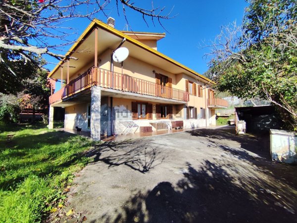 casa indipendente in vendita a Giuliano di Roma