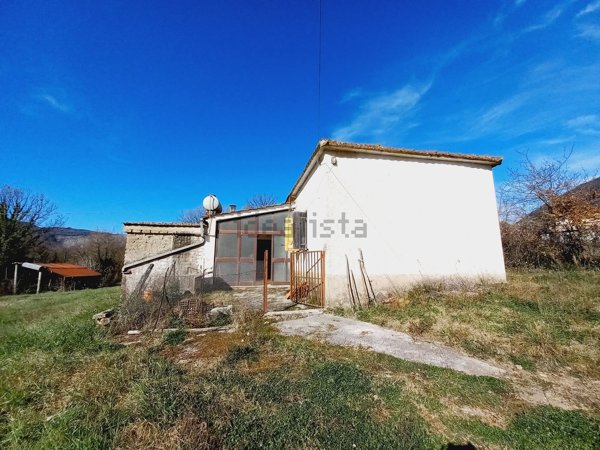 casa indipendente in vendita a Giuliano di Roma