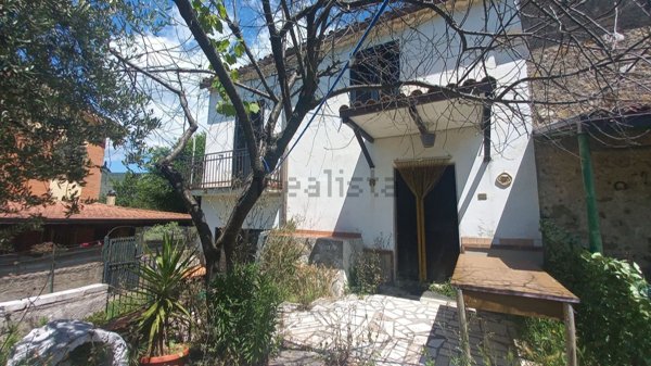 casa semindipendente in vendita a Giuliano di Roma