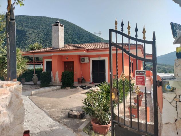 casa indipendente in vendita a Giuliano di Roma