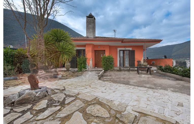 casa indipendente in vendita a Giuliano di Roma