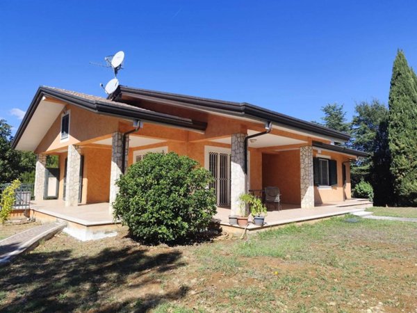 casa indipendente in vendita a Giuliano di Roma