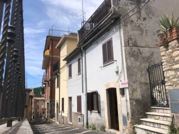 casa indipendente in vendita a Guarcino