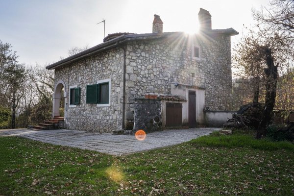 casa indipendente in vendita a Guarcino