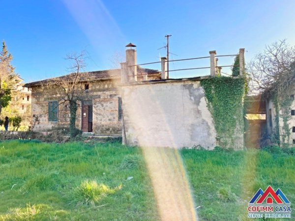 casa indipendente in vendita ad Isola del Liri in zona Carnello