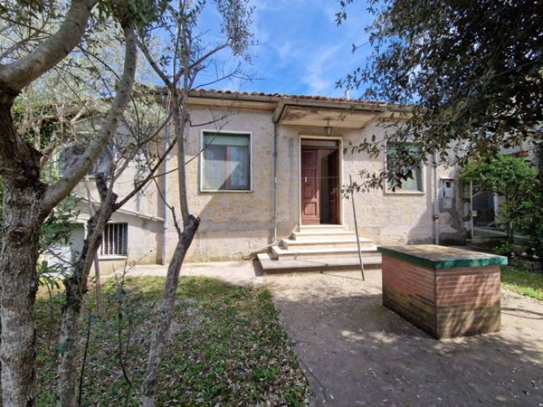 casa indipendente in vendita ad Isola del Liri
