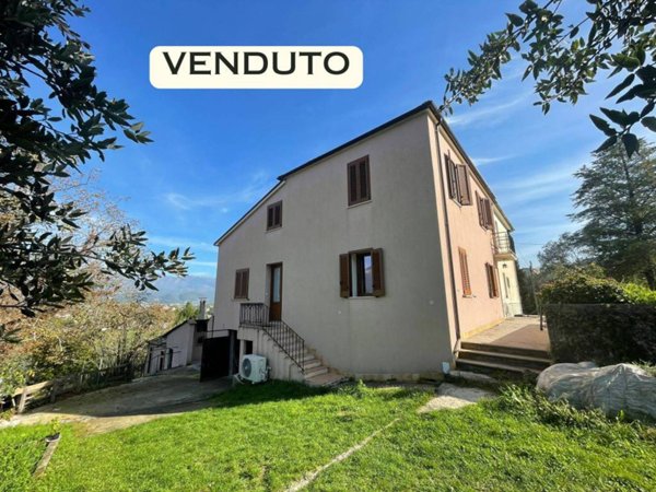 casa indipendente in vendita ad Isola del Liri