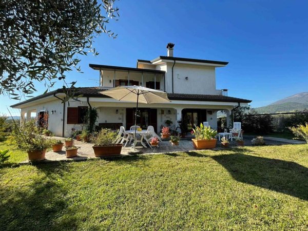 casa indipendente in vendita ad Isola del Liri