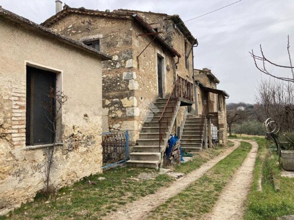 casa indipendente in vendita ad Isola del Liri