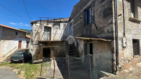 casa indipendente in vendita ad Isola del Liri