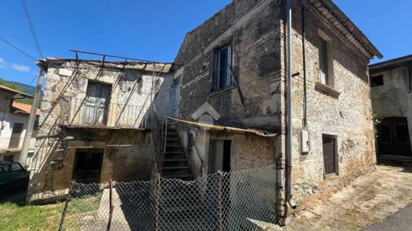 casa indipendente in vendita ad Isola del Liri